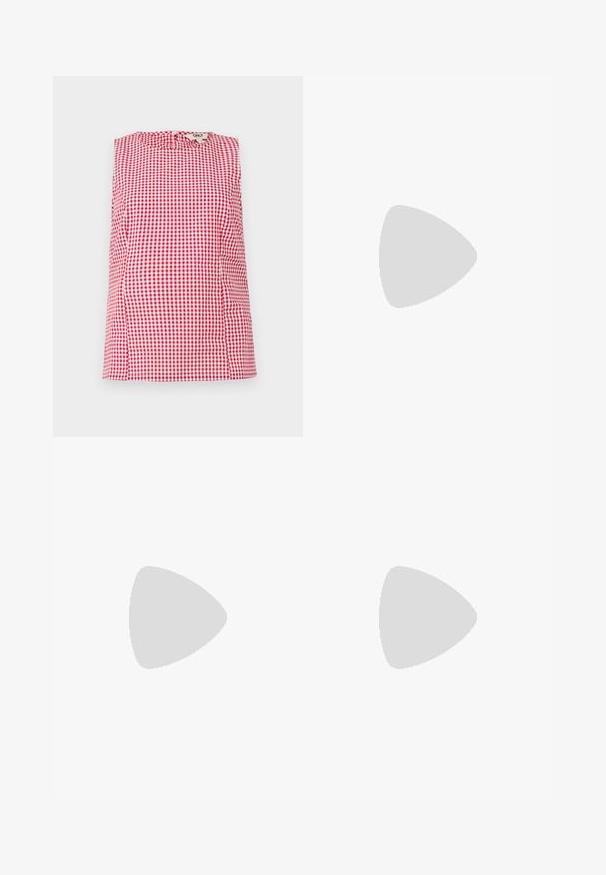 Sarkans un balts ginkiņš bez piedurknēm ar apaļu kakla izgriezumu un vieglu drapējumu plecu apvidū. Pogas aizdare aizmugurē.; Melna, ceļgalu garuma svārki, izgatavoti no viegla materiāla, ar elastīgu jostu un brīvu A formas siluetu. Uzskatāmi raksti nav redzami.; Sudraba sporta apavi ar gludu, spīdīgu apdari, ar šūtu dizainu un numuru 90 sānos, apvienoti ar baltām biksēm.; Zila kvadrātveida džinsu plecu soma ar zelta ķēdes siksnu un izteiksmīgu zelta logotipa akcentu priekšpusē. Kompakta taisnstūra forma.