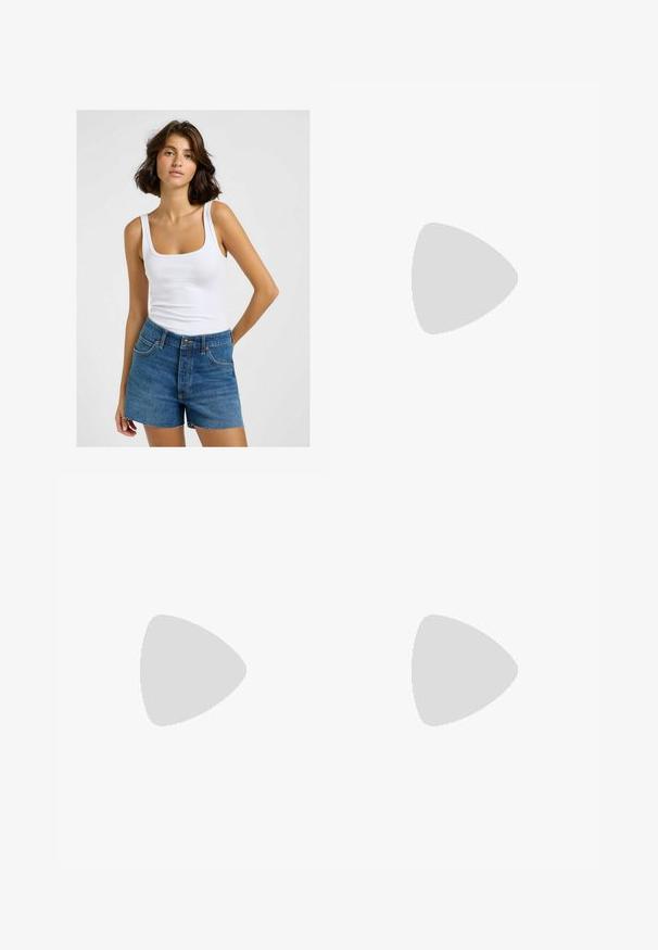 Witte geribbelde tanktop met vierkante halslijn, gecombineerd met high-waisted blauwe denim shorts met een rafelige zoom en traditionele vijfzakkenontwerp.; Zwart mouwloos jurkje met een V-hals, gemaakt van een zacht materiaal, met een rechte snit en minimale details. Soepele textuur.; Zwarte laarzen tot de knie met een gladde leren buitenkant en contrasterende elastische zijkanten. Stevige rubberen zool met een uitgesproken profiel.; Ronde, bruin getinte zonnebril met een glanzend bordeauxrood frame. Slanke pootjes met subtiele merkdetails. Vlakke lensontwerp.; Geweven bordeaux leren handtas met een ronde vorm, dikke handgreep en ritssluiting. Heeft een gladde textuur en een geweven patroon.
