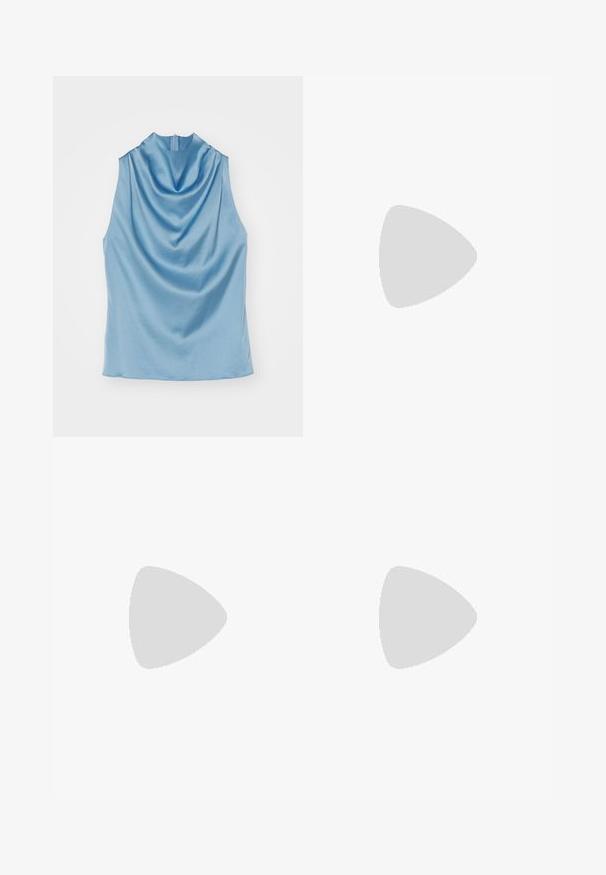 Top senza maniche in satin azzurro chiaro con collo alto e dettaglio a drappo. Chiusura con zip sul retro e texture liscia.; Pantaloni shorts in lino beige con una vestibilità rilassata, dotati di chiusura con bottone, design plissettato e taglio lungo fino al ginocchio. Tessuto morbido e stile semplice.; Scarpe slingback in vernice nera con punta affusolata, cinturino regolabile e tacco medio quadrato. Texture liscia con una finitura lucida.; Borsa a tracolla nera in pelle con forma curva, dotata di una chiusura ovale dorata prominente, tracolla regolabile e design minimalista.