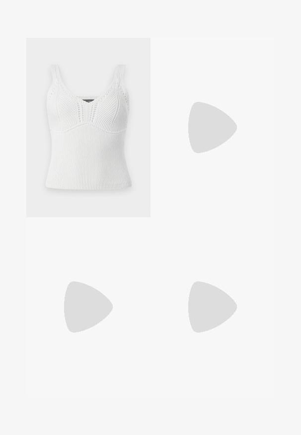 Valge ribidega kootud tank top, paksude rihmadega, tekstuurse mustriga ja liibuv siluett, kujundatud tihedaks sobivuseks.; Musthave must Kleid, mis on valmistatud pehmest kangast, sirge lõikega ja viimistleme vöökohaga, ilma nähtavate kinnihoidjate või mustriteta.; Must mustang nahkajalatsid Mary Jane, terava ninaga, reguleeritava rihmaga ja plokkninak, millel on läikiv viimistlus ja minimalistlik disain.; Must must sünteetilisest nahast käekott, millel on krokodillimuster, kokku tõmmatav ülaosa ja kortsus rihm. Tundub pehme ja kompaktne disain.