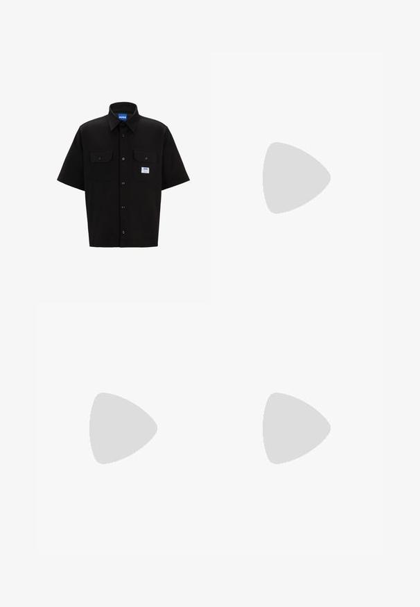 Camisa preta de mangas curtas com colarinho estruturado, dois bolsos frontais, fecho de botão, e uma pequena etiqueta de logotipo azul e branca no lado esquerdo.; Calças pretas feitas de um tecido suave, com fecho frontal por botão, pregas e pernas retas. Sem padrões ou acentos visíveis.; Shoe slip-on preto com bico arredondado, apresentando um cabedal texturizado, sola branca lisa e um detalhe de marca discreto na lateral.; BOSS Óculos de sol - black