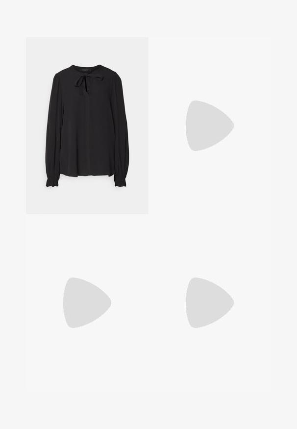 Blusa nera realizzata in tessuto leggero con chiusura a bottoni davanti, maniche lunghe con polsini arricciati e un dettaglio a fiocco sul colletto.; Pantaloni neri su misura con un design a gamba dritta, caratterizzati da una texture liscia e pieghe ben definite sul davanti. Senza hardware visibile.; Scarpa slingback nera con punta affilata e tacco basso, realizzata in pelle liscia e con un design a taglio laterale per favorire la traspirabilità.; Borsa a tracolla in pelle nera con una texture morbida, forma triangolare e tracolla regolabile, abbinata a una camicia a righe blu chiaro e pantaloni bianchi.