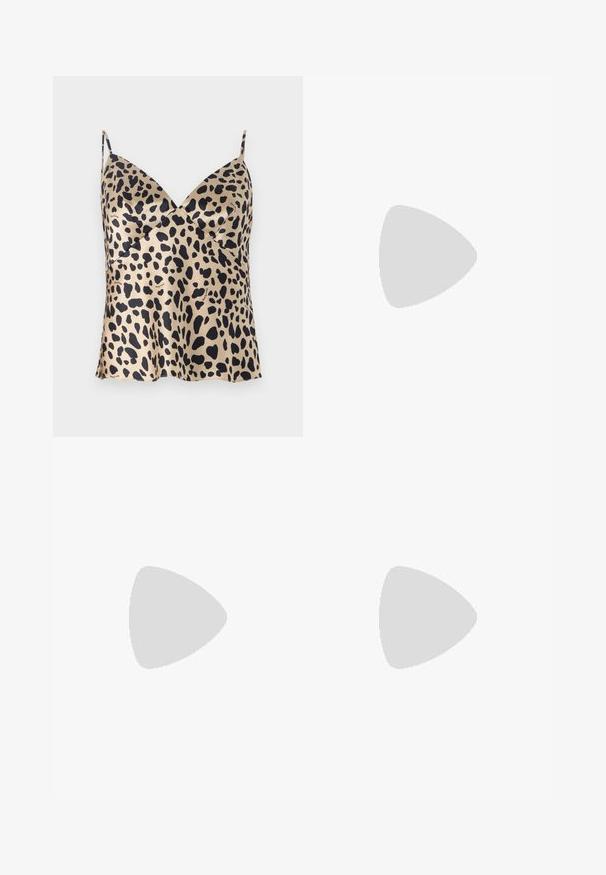 Leopardų rašto naktiniai marškiniai smėlio ir juodos spalvos, satino medžiaga, V formos dekoltė, plonos petnešėlės, su laisvu apatine linija ir subtiliu ženklinimu.; Platus kojų kelnes iš šviesiai smėlio spalvos audinio, su klostėmis, aukštu liemeniu ir lygia tekstūra, be matomų dekoro elementų.; Ruda, krokodilo raštuota odinė slingback aukštaaulė su smailiu nosiu, atvirais šonais ir plonu aukštu kulnu. Sukurta su sagties reguliavimu.; Ruda odinė rankinė su tekstūruotu paviršiumi, turinti auksinės spalvos užsegimą ir vieną išlenktą petį.