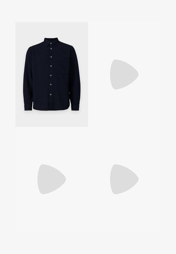NN.07 ASHER  - Shirt - navy blue; NN.07 GABIN  - Shorts - navy blue; Filling Pieces MONDO 2.0 RIPPLE UNISEX - Trainers - white; WANT Les Essentiels KELOWNA PEBBLEGRAINED WEEKENDER BAG UNISEX - Holdall - black