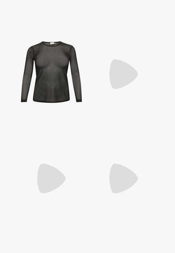 Top negro de manga larga hecho de tela transparente con un patrón de lunares. Cuenta con un escote redondo y una silueta ajustada.; Vaqueros de mezclilla de color azul claro con corte recto, que presentan una cintura alta, cinco bolsillos y detalles de dobladillo desflecado.; Sandalia de tacón alto blanca con un tacón grueso, que presenta un diseño de tiras y un lazo en el tobillo. Textura suave con una plataforma en la parte delantera para mayor altura.; Bolso tote de cuero negro con textura lisa, forma rectangular y dos asas largas. Sin herrajes ni adornos visibles.