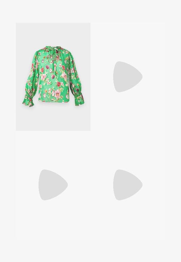 Chemisier floral en tissu vert vif avec des manches bouffantes, des détails en volants et un décolleté froncé. Présente un imprimé floral multicolore.; Jupe longue noire avec une texture lisse, une taille large et un design plissé, sans motifs ni embellissements visibles.; Escarpin noir à bout pointu avec texture en cuir de crocodile, présentant un design élégant, un haut talon aiguille et un intérieur noir lisse.; Sac à main en cuir noir à motif crocodile avec des finitions en métal argenté, posé sur un fond texturé gris. Présente une surface brillante.