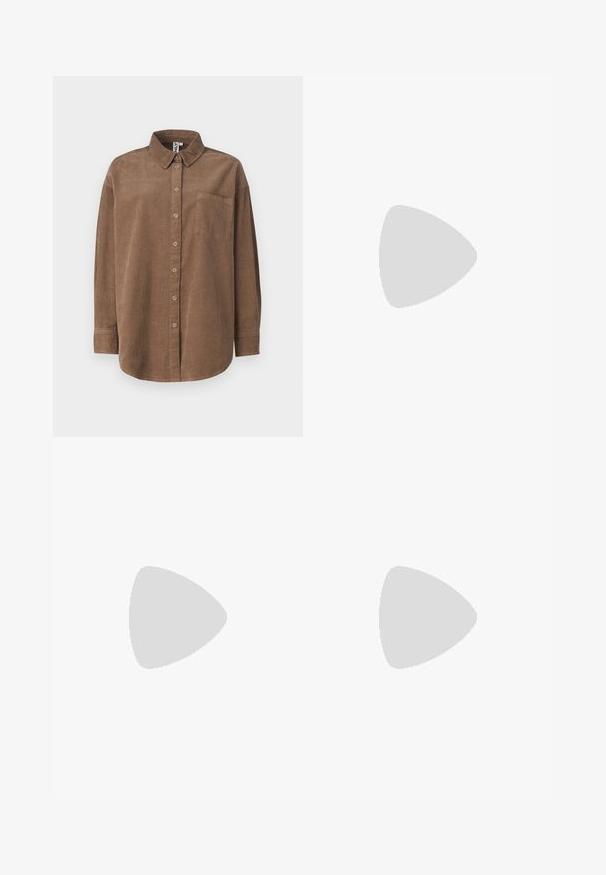 ONLY ONLAIME MOXI LONG SHIRT  - Bluza s gumbima - fossil; Smeđe kožne hlače s glatkom teksturom, s prednjim šavom, petljama za remen i dva bočna džepa. Dizajnirane za uski siluetu.; Zign Čizme - black; Crne, uglaste sunčane naočale sa sivoj lećama; izrađene od plastike, imaju debele nogice s glatkom površinom i bez vidljivih metalnih dijelova.; Smeđa kožna torba s dvije čvrste ručke, pravokutnog oblika, glatke teksture i zatvaranjem na zatvarač. Minimalistički dizajn bez vidljivih uzoraka.