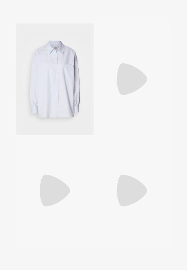 Camicia button-up azzurra chiara in cotone. Presenta un colletto a punta, maniche lunghe e una tasca sul petto. Tessuto liscio.; Pantaloni marroni a gamba dritta con passanti per cintura e chiusura anteriore a un bottone, esposti su uno sfondo bianco.; Stivali marroni sopra il ginocchio in morbido camoscio, con punta affusolata e tacco grosso nero. Il design presenta cuciture senza soluzione di continuità per un aspetto elegante.; Anna Field 2 PACK - Foulard - blue/pink; Borsa nera con forma strutturata, texture liscia e una chiusura metallica. Abbinata a pantaloni neri larghi e sandali open-toe su un pavimento in legno.