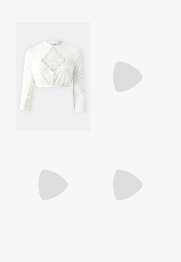 Biely čipkový cropped top s vysokým golierom, dlhými rukávmi, zvlneným lemom a výrezom v tvare kľúča vpredu. Textúrovaný kvetinový vzor po celom povrchu.; Asymetrické hnedé šaty s rebrovanou textúrou a jedným ramienkom; priliehavá sukňa sa rozširuje do širokej spodnej časti. Hladká textúra po celom obvode.; Biele slingback podpätky s špicatou špičkou, s hladkým zvrškom, jemnými výrezmi a nízkym blokovým podpätkom. Čierna podrážka zvýrazňuje dizajn.; Hnedá semišová kabelka na rameno s hladkou textúrou, zakriveným tvarom a jedným popruhom. Obsahuje zipsové uzatváranie a bezšvový dizajn.