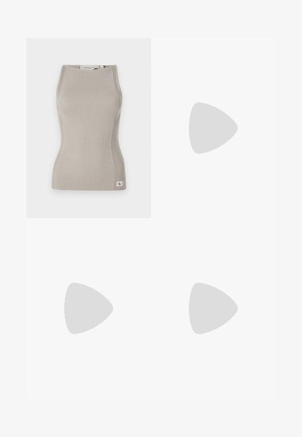 Lihava tank ülikond heledas beežis värvitoonis, keskmise raskusega kangast, kõrge kaelusega, sobiva lõikega ning väikese logo sildiga äärel.; Mustad ja sirged püksid, millel on sile tekstuur ja teravad voldid esiosas. Ilma nähtavate detailideta.; Mustad nahast slingback kontsad terava ninaga, millel on õhuke konts ja kuldse tooni aktsent reguleeritaval rihmal. Sile tekstuur.; Must mustrist käekott, millel on struktureeritud disain, lühendatud kuju, ülemine käepide ja kuldne metallist detail. Reguleeritav õlalihm on kaasas.