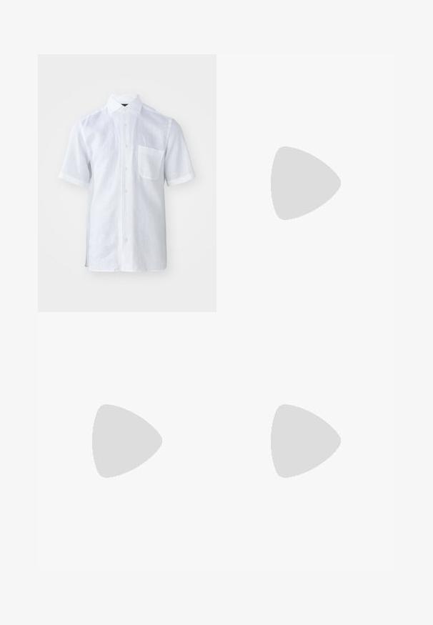 Camicia bianca a maniche corte in tessuto di lino leggero con colletto button-down, taschino frontale e superficie leggermente texturizzata.; Jeans in denim blu con vestibilità dritta, design a cinque tasche, cuciture sottili e chiusura con bottone in vita.; Sneaker bianco con tomaia in pelle liscia e profilo basso. Presenta una punta arrotondata, sei occhielli e una suola in gomma testurizzata.; Cartella in pelle blu scuro con doppio manico superiore e tracolla removibile. Presenta una finitura texturizzata, cuciture verticali e dettaglio del logo.