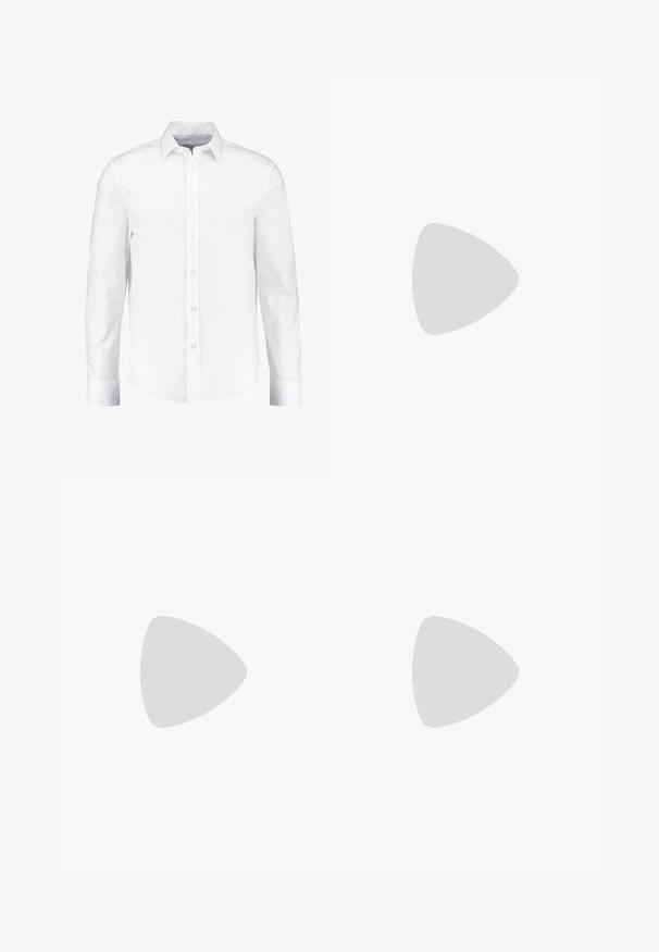 Witte lange mouwen overhemd met knopen, gemaakt van glad katoen. Heeft een klassieke kraag en een knoopsluiting aan de voorkant met een rechte zoom.; Lichtblauwe denim jeans met een relaxte pasvorm, recht model, vijf zakken en subtiele vervaging in de stof.; Lichtbeige loafers met een spitse neus, glad materiaal, een band over de wreef en een lage bruine zool. Eenvoudig ontwerp met minimale accenten.; Bruine leren laptoptas met een gevarieerde textuur, dubbele handvaten aan de bovenkant, verstelbare schouderriem en twee voorste gespen voor extra detail.