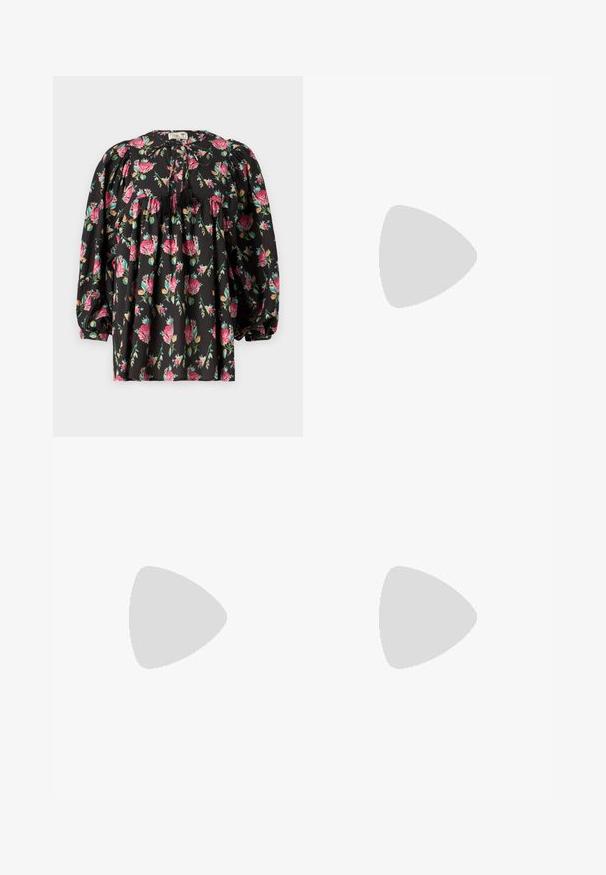 Mustarikk blouse lillede mustriga roosa ja rohelisega. Omab puhv-särki, kogutud roikku ning lipsu tupsudega kaeluses.; Mustad püksid siledast kangast, millel on kõrge vöökoht, laiad jalad, esimesed kortsud ja klassikalised vööloopid. Küljepockets pole nähtavad.; Valge nahast spordijalatsid, millel on sile tekstuur, ümmargune nina, minimaalsed aukude grupid ja lame kummipõhi. Lihtne disain, millel puuduvad täiendavad aktsendid.; Musthave musta nahast käekott ümarate servadega, laia rihmaga ja tekstureeritud pinnaga. Omab peenelt õmblust detailina ning kullatooni aksessuaare.