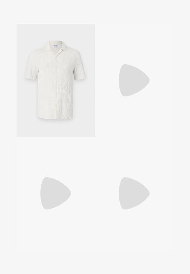 Camicia a maniche corte in tessuto bianco testurizzato, con colletto a punte, chiusura con bottoni e un sottile motivo ondulato sulla superficie.; Top senza maniche bianco realizzato in cotone a costine. Presenta un collo rotondo e una texture liscia. L'etichetta riporta "PULL&BEAR."; Pantaloni neri realizzati in un tessuto morbido, con design a gamba dritta, passanti per cintura e due tasche laterali. Aspetto classico senza decorazioni.; Mocassini in pelle nera con punta arrotondata, design senza lacci e suola in gomma spessa con battistrada testurizzato. Tacco elevato e dettagli di cucitura discreti.; Occhiali da sole neri rettangolari con lenti scure, dotati di una montatura spessa, accenti sottili sui lati e senza loghi visibili oltre al nome del marchio.; Orologio in metallo con quadrante nero, numeri bianchi e display della data. Presenta un bracciale in acciaio inossidabile e una resistenza all'acqua di 100 metri.