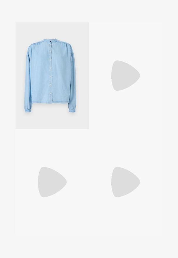 Light blue, long-sleeve button-up shirt made of soft denim, featuring a rounded neckline, gathered shoulders, and a straight cut.; Wide-leg jeans in off-white denim. High-waisted design with a button closure, two front pockets, and contrast stitching details.; Blue platform sandals with two adjustable buckle straps, textured rubber sole, and smooth upper material. Chunky, rounded design.; Brown textured leather crossbody bag with gold chain strap and flap closure. Front features logo detail and a pocket under the flap.
