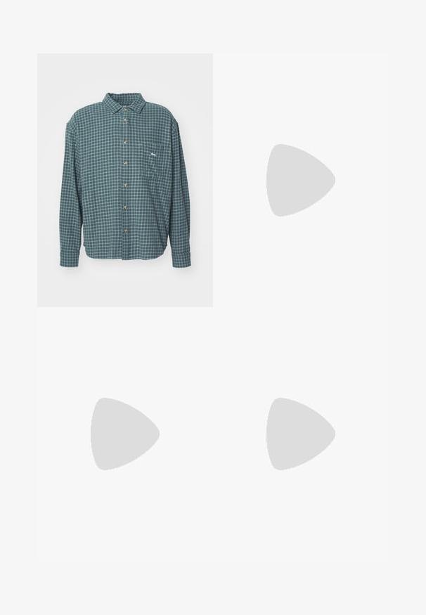 Obey Clothing BIGWIG BARRY  - Skjorta - cilantro multi; Blå denimjeans med avslappnad passform, hög medium, femficksdesign och sömnadsdetaljer. Har knapp- och dragkedjestängning.; Höga beige kanvas sneakers med röd rand, vit gummisula och metallhål, som har den ikoniska stjärnlogotypen på sidan.; Silver metallkedja med tjocka, sammanlänkade länkar, polerad yta och ett litet lås med varumärkesdetalj.