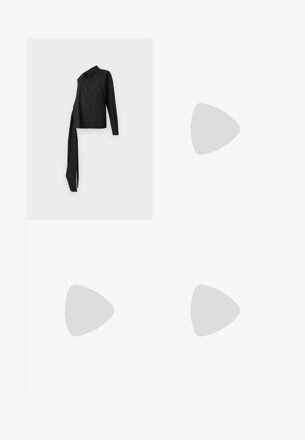 Maglietta nera a maniche lunghe realizzata in tessuto liscio, con colletto, design asimmetrico e un lungo laccio laterale per un tocco di dettaglio.; Pantaloni bianchi a gamba larga realizzati in cotone con una texture liscia. Presentano un bottone anteriore, una zip e un design a quattro tasche.; Slingback con tacco in vernice nera con punta affusolata, caratterizzato da una stampa a serpente testurizzata, cinturino regolabile e un tacco corto e testurizzato.; Borsa a tracolla nera in pelle con due tasche frontali, fibbie dorate, chiusura con zip e una tracolla sottile. Superficie texturizzata e forma rettangolare compatta.