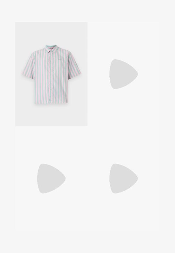 Kortermet skjorte med knapper som har vekslede lyse rosa og myntegrønne vertikale striper, med en myk bomullstekstur og en liten logodetalj.; Lyseblå denim brede benbukser med høy midje, som har fem lommer, beltehemper og en myk, lett falmet tekstur.; Hvit lær sneaker med preget mønster, teksturert hvit mellomsole og svart hælakkent. Har rund tå og flate lisser.; Sorte solbriller med metalramme, rektangulære linser og slank design. Har gråtonede linser og subtil merkevare på armen.