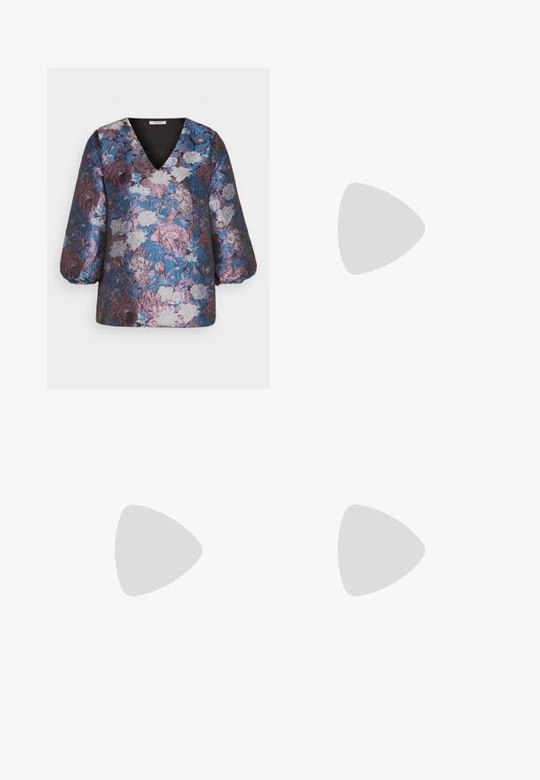 Blouse florale en violet, bleu et argent avec un tissu texturé. Présente un décolleté en V et des manches bouffantes pour une silhouette structurée.; Pantalons larges bleu clair en tissu lisse. Présente une fermeture à bouton, deux poches avant et une coupe ample avec des détails repassés.; Baskets plateformes blanches avec une tige en simili cuir lisse, une forme arrondie, un col rembourré et une semelle en caoutchouc texturé avec des crampons définis.; Une paire de lunettes de soleil rectangulaires avec des montures translucides bleu clair et des verres gris foncé, présentant des branches droites et des détails matériels minimaux.
