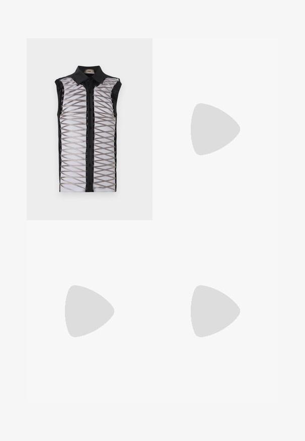 Zwarte mouwloze shirt met een doorschijnende voorkant, gekruiste banden, knoopsluiting en een gestructeerde kraag.; Zwarte cargobroek van duurzame stof met meerdere zakken, versterkte stiksels en metalen accenten voor verbeterde functionaliteit.; Zwarte leren herenloafers met een lage hak en een klassiek pennystrap-ontwerp, getoond in zijaanzicht op een witte achtergrond.; Zwarte lederen schoudertas met een gestructureerde afwerking, metalen hardware accenten, verstelbare band en een klepafsluiting met gespspecificaties.
