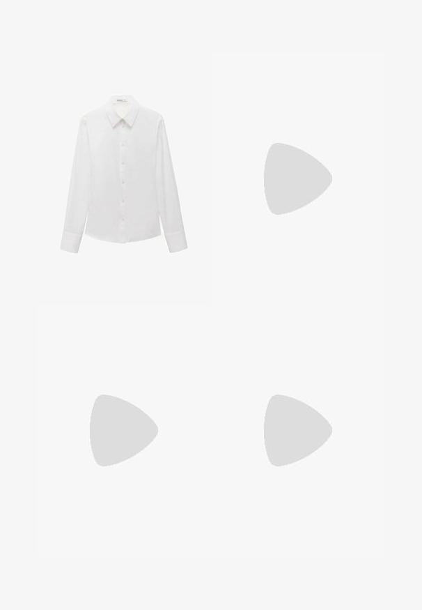 Mango SOFITA - Blúzka so zapínaním na gombíky - white; Čierne nohavice so strihom rovného strihu, s prednými vreckami a bočnými rozparkami na leme. Vyrobené z mäkkej, hladkej tkaniny. Vhodné na rôzne príležitosti.; Čierne lakované sandále na podpätku so štvorcovou špičkou, navlečenými remienkami okolo členku a striebornými prackami. Disponujú masívnym blokovým podpätkom pre stabilitu.; Čierna kožená taška na rameno s hladkým povrchom, obdĺžnikovým tvarom a dvoma dlhými uchami. Bez viditeľného kovania alebo ozdôb.