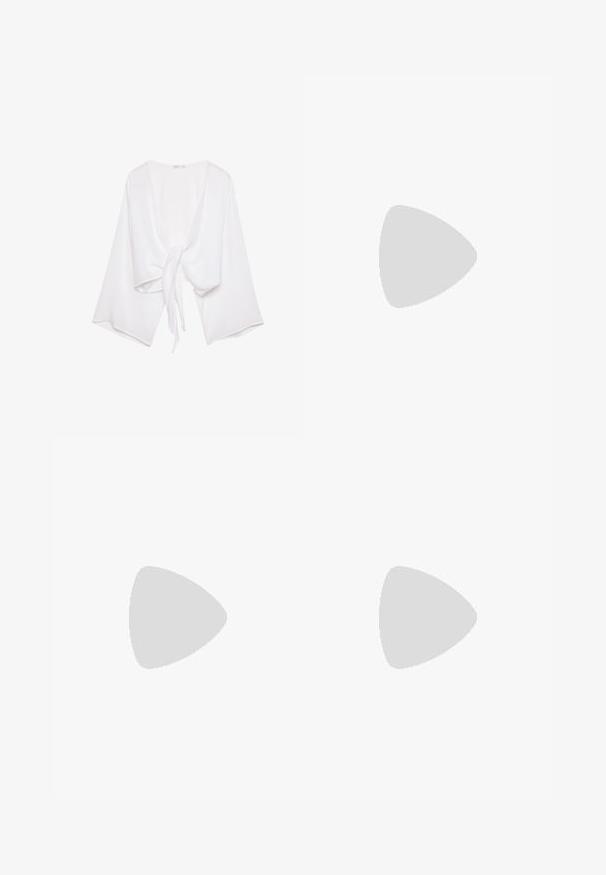 Haut court blanc en tissu léger. Présente une fermeture à nouer à l'avant et de larges manches en forme de cloche. Surface texturée.; Jean en denim à jambes larges de couleur bleu profond, avec un détail de couture à l'avant, une fermeture à boutons et un design classique à cinq poches.; Sandales à talons vernies noires avec un bout carré, des sangles autour de la cheville et des boucles en argent. Dotées d'un talon bloc épais pour plus de stabilité.; Sac fourre-tout en cuir noir avec une texture lisse, de forme rectangulaire et deux longues poignées. Pas de matériel ou d'ornementations visibles.