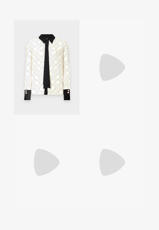 Blusa a maniche lunghe di colore avorio con stampa geometrica nera, colletto e polsini neri a contrasto, e un dettaglio a cravatta nera. Dettagli con bottoni dorati sui polsini.; Pantaloni neri su misura con un design a gamba dritta, caratterizzati da una texture liscia e pieghe ben definite sul davanti. Senza hardware visibile.; Stivale in pelle nera, alto fino al ginocchio, con punta affusolata, superficie liscia e tacco spesso. Presenta un dettaglio con zip sul retro.; Borsa a mano in pelle nera con un design strutturato, caratterizzata da una forma corta, manico superiore e accessori in metallo dorato. Inclusa tracolla regolabile.