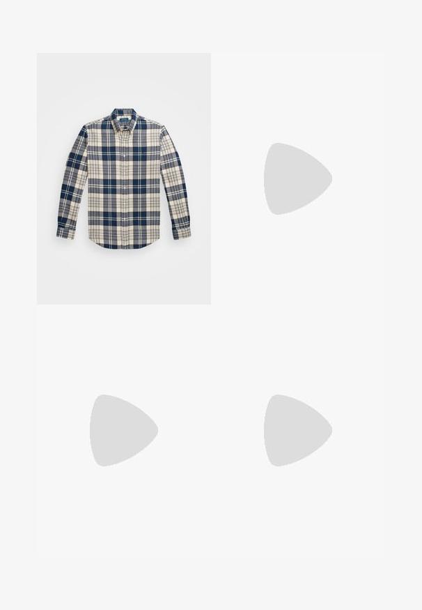 Ruitjeshemden in marineblauw, crème en grijs; lange mouwen, button-down kraag en afgeronde zoom; heeft een borstzakje en subtiele branding.; Vervaagde blauwe wide-leg jeans met versleten scheuren en een rafelige zoom. Beschikt over een traditionele vijf-pocketontwerp en riemlussen op de tailleband.; Bruine leren cowboylaars met een hoge schacht, spitse neus, ingewikkelde stikpatronen en een kleine hak. Gevarieerde afwerking overal.; Zwarte tote bag met twee lange handvatten, gemaakt van gladde stof. Bevat een voorkantzak en heeft een minimalistisch design. Geen zichtbare hardware of patronen.