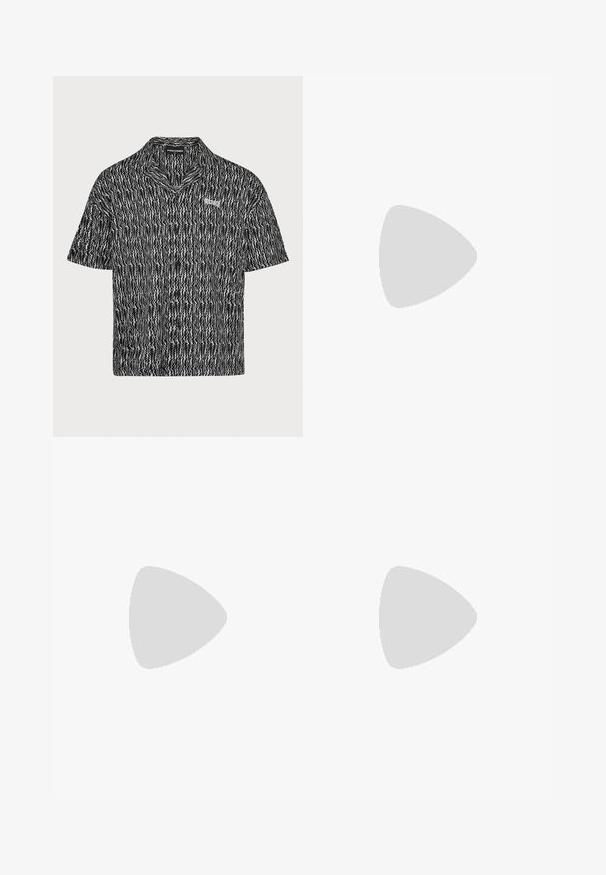 Camisa de manga curta em preto e branco com padrão em ziguezague, com colarinho e fecho de botão; inclui a marca "PEGADOR" no peito esquerdo.; T-shirt de algodão preto com decote redondo, mangas curtas e uma pequena etiqueta colorida no lado esquerdo do peito com a palavra "SUPERIOR."; Calças de treino sintéticas pretas com um cós elástico, apresentando riscas laterais brancas e um pequeno logótipo branco no quadril esquerdo.; Ténis em preto e branco com upper em camurça e couro, apresentando três riscas brancas, um toe perfurado e uma sola em borracha de goma.