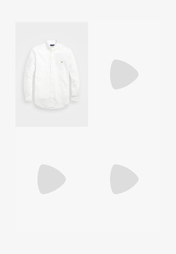 Chemise blanche à manches longues en coton avec un col boutonné, ornée d'un petit logo brodé rouge et marine sur le côté gauche de la poitrine.; T-shirt en coton blanc, à manches courtes, col rond, avec un petit logo bleu marine sur la poitrine gauche. Texture lisse, coupe décontractée.; Jeans en denim bleu clair avec une coupe décontractée, un design à cinq poches et des coutures contrastantes. Texture décolorée près des cuisses et de l'ourlet.; Baskets en cuir blanc avec des panneaux texturés, bout arrondi, perforations pour la respirabilité, et semelle en caoutchouc surélevée. Présente un emblème de cheval noir.