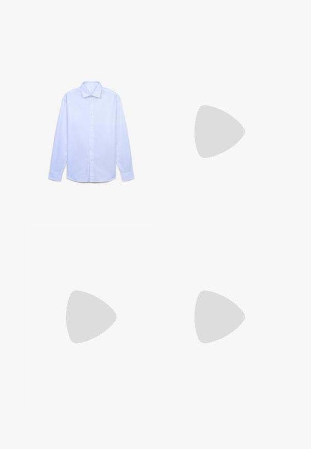 Himmelblaues Langarmhemd aus glattem Stoff mit klassischem Kragen, Knopfleiste vorne und geraden Manschetten.; Schwarze, weit geschnittene Hose aus leichtem Stoff. Mit elastischem Bund und glatter Textur. Keine sichtbaren Muster oder Beschläge.; Braune Wildleder-Slipper mit niedrigem Profil und runder Zehenform. Verfügt über einen dekorativen Riemen über dem Obermaterial, eine flache Gummisohle und keine sichtbaren Nähte.; Sonnenbrille aus Schildpatt mit dunklen Gläsern, quadratischem Rahmen und silbernen Akzentnieten auf der Vorderseite. Aus Kunststoff, leicht und langlebig.