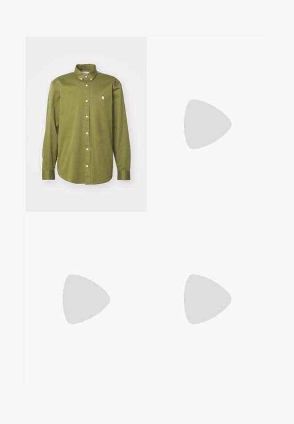 Carhartt WIP MADISON - Camisa - dundee/white; Camiseta de algodón color crema con cuello redondo y mangas cortas; presenta un pequeño logo de color claro en el pecho.; Pantalones deportivos azul claro hechos de una tela suave, con una cintura elástica y rayas laterales negras contrastantes.; adidas Originals GAZELLE - Botines de fútbol sala - real madrid/bluebird/footwear white/crew yellow