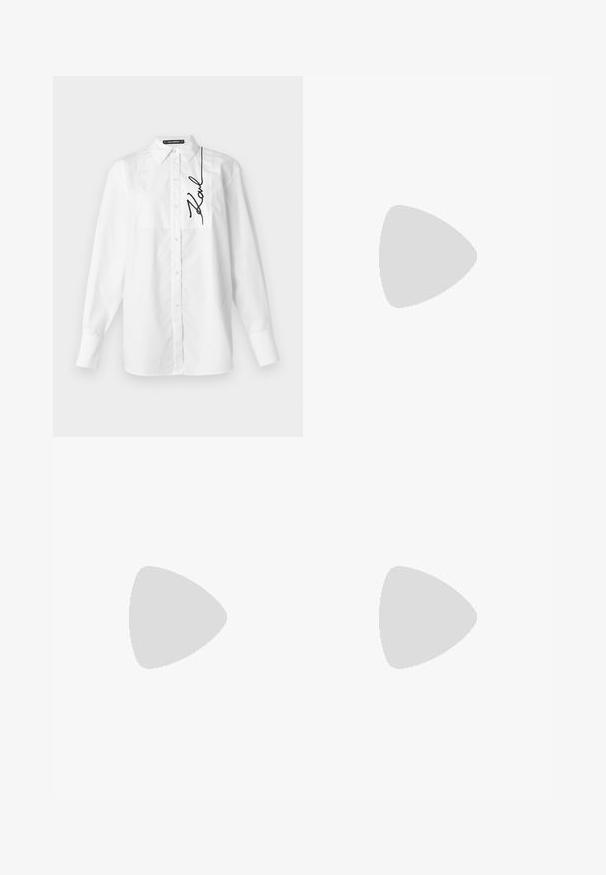 Bílá košile s dlouhým rukávem na knoflíky, s klasickým límečkem a černým kursive vyšíváním "Karl" na levé horní části hrudi.; Černé široké kalhoty s vysokým pasem, záhyby vpředu a páskem s přezkou. Vyrobené z hladké, lehké tkaniny.; Stříbrné slingback podpatky s špičatou špičkou, které mají hladký metalický povrch, štíhlý podpatek a dekorativní detaily na pásku.; Černá kožená kabelka s tvarovanou texturou, zakřiveným tvarem, horním zipovým uzavřením, stříbrnými kovovými doplňky a hnědou visačkou. Obsahuje akcent s logem.