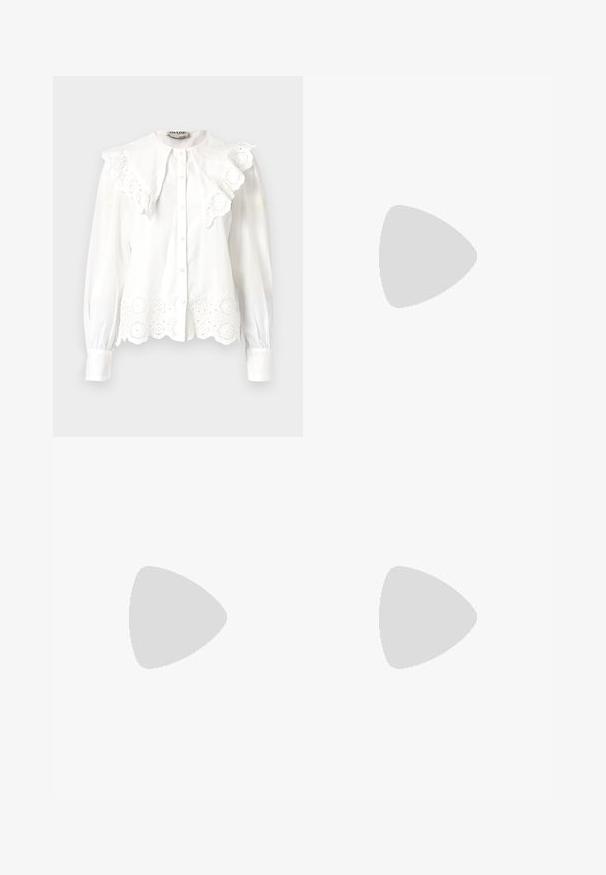 Balta blusa su aukštu apykakle, raukšlėta apdaila ir gėlių išpjovų nėriniai apatinėje dalyje. Mygtukų užsegimas priekyje ir ilgos rankovės.; Šviesiai mėlynos plačiakojės kelnės, pagamintos iš lygaus audinio. Sukurtos su mygtukų uždarymu, dviem priekinėmis kišenėmis ir laisvu siluetu su spaustais detalėmis.; Balti aukštakulniai sandalai su masyviu kulnu, su dirželių dizainu ir kulkšnies raiščiu. Lygi tekstūra su platforma priekyje, suteikianti papildomą aukštį.; Balta peties rankinė su tekstūruotu paviršiumi, centrinė apykaklė ir išlinkusi forma. Užtrauktukų uždarymai abiejose pusėse.
