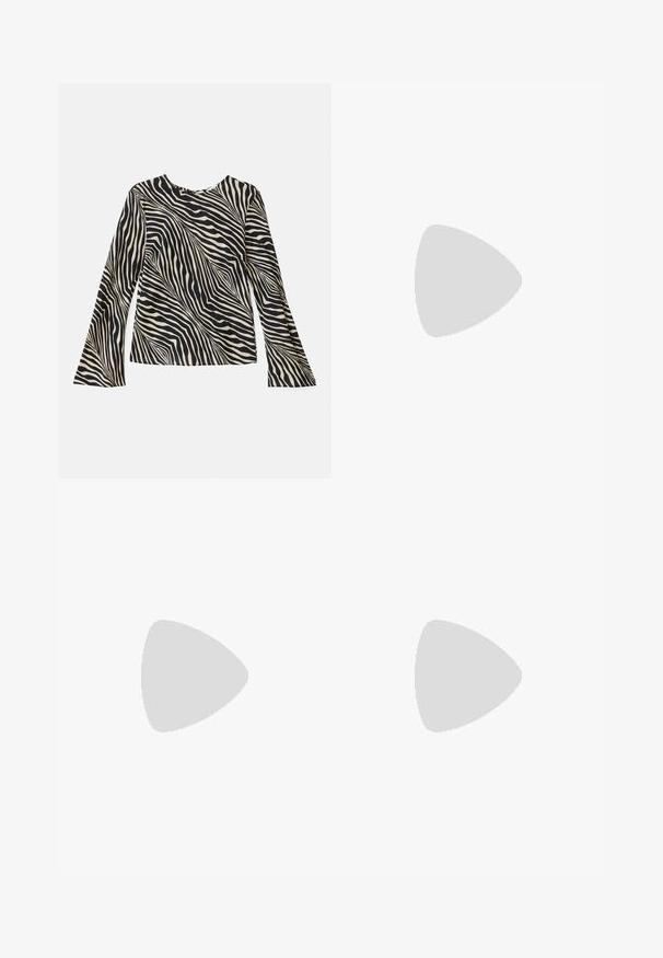 Top a maniche lunghe con un motivo a strisce zebrate in crema e nero, scollo rotondo, tessuto morbido e maniche a campana.; Pantaloni neri a gamba larga realizzati in un tessuto morbido, con vita alta, pieghe e un design sartoriale. Finiture semplici in nero in vita.; Décolleté nera in pelle con punta affusolata, design minimalista, sottile cinturino alla caviglia e tacco a stiletto elegante. Texture liscia.; Borsa a tracolla in pelle marrone con un design curvo, manico color crema, accessoriatura dorata e una tracolla removibile. Presenta dettagli di cucitura bianca.