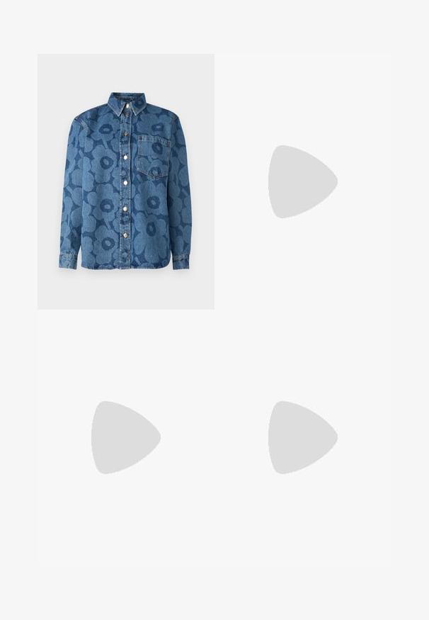 Marimekko VAIHE UNIKKO - Paitapusero - mid indigo; Vaaleansiniset leveälahkeat farkut, joissa on korkea vyötärö, viisi taskua, nappikiinnitys ja hienovarainen kuluminen tekstuurin lisäämiseksi.; Musta nahkainen ballerina, jossa on pyöristetty kärki, sileä pinta, minimaalinen ommelkoristelu ja joustava pohjamuotoilu.; Musta nahkainen punottu kassi, jossa on löysä muoto ja leveä olkahihna. Ominaisuuksina teksturoitu, kudottu muotoilu, jossa on sileä pinta.