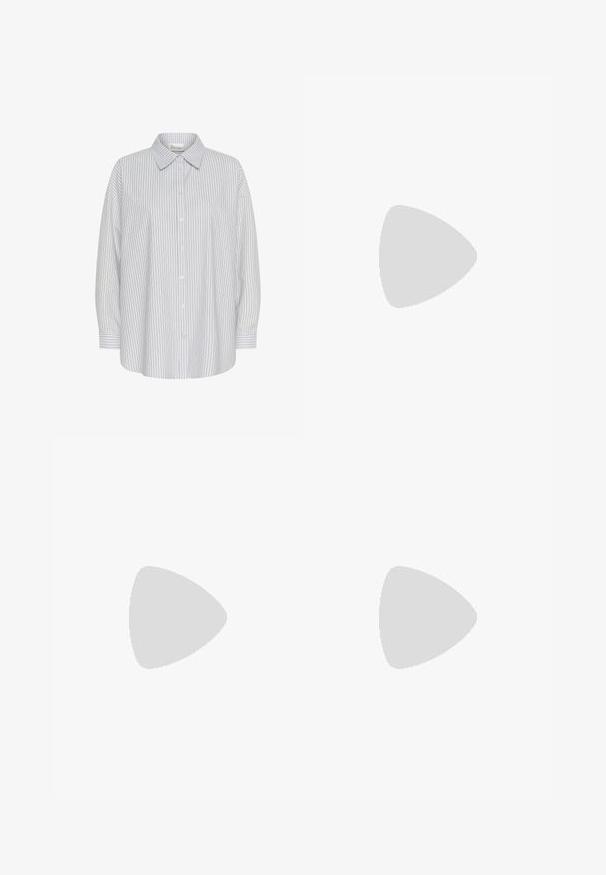 Weißes Hemd mit dünnen senkrechten marineblauen Streifen, langen Ärmeln und spitzem Kragen. Hat eine lockere Passform und keine sichtbaren Muster.; Schwarze Polyester-Culotte mit einem elastischen Bund, zwei vorderen Falten und einer lockeren Silhouette. Keine sichtbaren Muster oder Hardware-Details.; Schwarze Leder-Sandale mit offenem Zehenbereich, breitem Riemen und solidem Blockabsatz. Sie zeichnet sich durch eine glatte Textur und ein minimales Design aus.; Schwarze Lederhandtasche mit strukturiertem Design, oberem Griff und einem goldenen Metallschnappverschluss auf der Vorderseite. Glatte Textur, minimale Nähte.
