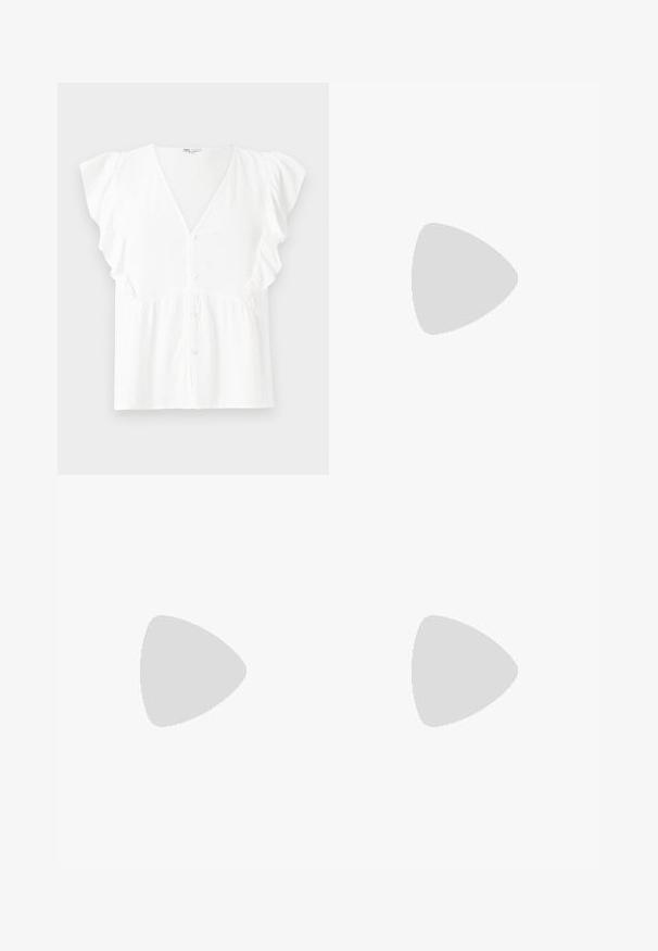 Blouse blanche à manches courtes, décolleté en V, fermeture à boutons, manches volantes et détail de tissu froncé à la taille. Matériau doux et léger.; Jean flare bleu clair en denim, avec une taille haute, cinq poches et une fermeture à un bouton. Texture douce avec une finition décolorée.; Escarpin noir en cuir à bout pointu avec une bride de cheville et un talon épais. Texture lisse, design élégant et esthétique minimaliste.; Sac hobo en cuir noir avec une texture lisse, une forme incurvée et une seule sangle réglable ; dispose d'une large ouverture en haut.