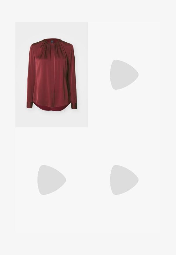 BOSS BANORAH - Paitapusero - dark red; Tummat denimpöksyt, joissa on leveä lahje ja korkea vyötärö, viisi taskua, kontrastiväriset lankasaumat ja raaka helma alareunassa.; Olkiharmaa suede nilkkakenkä, jossa on terävä nenä, uritettu sivupaneeli ja musta lohkarekorko. Varustettu vetoketjulla helppoa pukemista varten.; Hopehope hopehope ni polido, yenye muundo wa duara na viungio visivyo na seams, vinavyoonyesha uso laini.