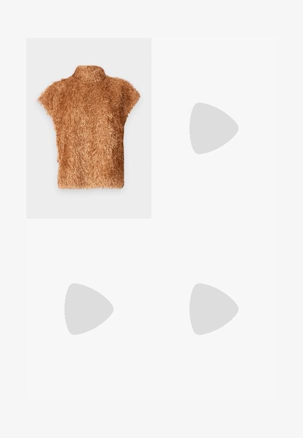 Mīksts, īsām piedurknēm, turtleneck tops gaiši brūnā krāsā ar strukturētu, pūkainu virsmu un pieguļošu kakla izgriezumu.; Gai ziliņi plati galu džinsi no denima, ar augstu jostasvietu, priekšējām kabatām un klasisku piecu kabatu dizainu, ar mazu izbalēšanu.; Melnas ādas loaferi ar teksturētu virsmu, kuru priekšā ir taisnstūrveida siksna un masīvs, rugājiem līdzīgs zole dizains.; Melnas sešstūra saulesbrilles ar gradienta lēcu, ar spīdīgu apdari un nedaudz redzamu zīmolu uz tempļa. Izturīga plastmasas konstrukcija.