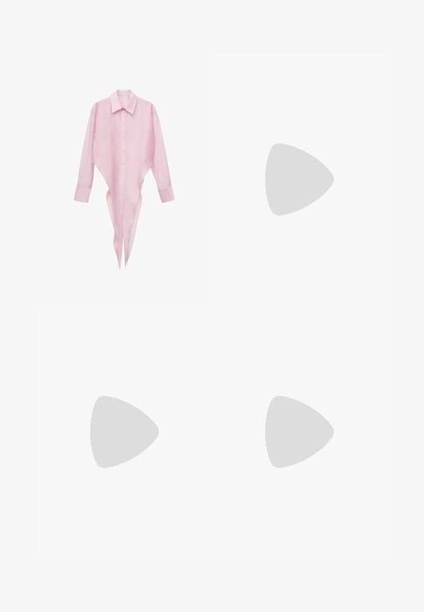 Ružová dlhá košeľa s ostrým lemom, zapínaním na gombíky a klasickým golierom. Ľahký, priesvitný materiál s hladkou textúrou.; Bershka WIDE-LEG - Široké nohavice - black; Bershka Sandále na vysokom opätku - black; Čierna laková kožená kabelka s ohnutým tvarom, jedným ramenným popruhom, prednými vreckami a striebornými kovovými doplnkami.