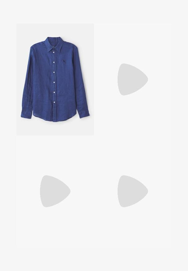Långärmad skjorta med knapp, tillverkad av glatt blått linne. Har en krage, vanlig passform och en liten logotyp på bröstet.; Bruna bomullshängslen med en slim-fit-design, platt front och standardfickor; mjuk textur och fållade muddar.; Bruna lädermokasiner med platt sula, med en sömdesign och guldtonade detaljer. Slät textur och rund tå.; Läderaxelväska i tan-färg med en böjd form, guldhardware och ett handtag ovanpå. Bärs tillsammans med en stickad cremefärgad tröja och denimjeans.