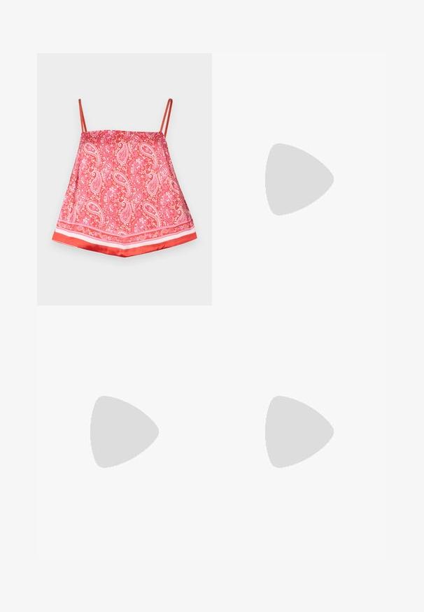 Punane satiinist kampsun paisleimustriga, millel on õhukesed õlavarre rihmad ja ühtlane punane äär, sile tekstuur ja dekoratiivsed detailid.; Heledad sinised teksad, mis on valmistatud denimist, lõdva istuvuse, sirgete sääreosade, viie tasku disaini ning kulunud äärtega, et saavutada rahulik välimus.; Punane sametist tennisekes, millel on valge kolmestriibuline disain ja kuldne "Gazelle" tekst. Varustatud kummist tallaga ja tekstureeritud kontsaga.; Kuldse raami päikeseprillid roheliste ovaalsete läätsedega ja õhukeste metallist varsidega. Varstest mugavuse tagamiseks on seljas selged plastotsi.