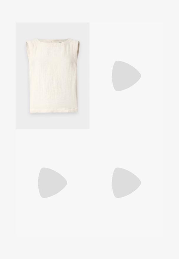 Ärmelloses Elfenbein-Oberteil aus leichtem Stoff, mit rundem Halsausschnitt, subtiler Textur und geradem Saum. Keine sichtbaren Verschlüsse.; Gerippte Wide-Leg-Hose in Dunkelbraun, mit elastischem Bund und weichem, strukturiertem Stoff.; Glatte bordeauxrote Ankle Boots mit einem klobigen schwarzen Absatz, die eine glatte Oberfläche und ein einfaches Design aufweisen. Keine sichtbaren Verschlüsse oder Muster.; Braune Leder-Tote mit glatter Textur, offenem Oberteil und zwei Schulterriemen. Verfügt über minimale Nähte und keine sichtbaren Beschläge.