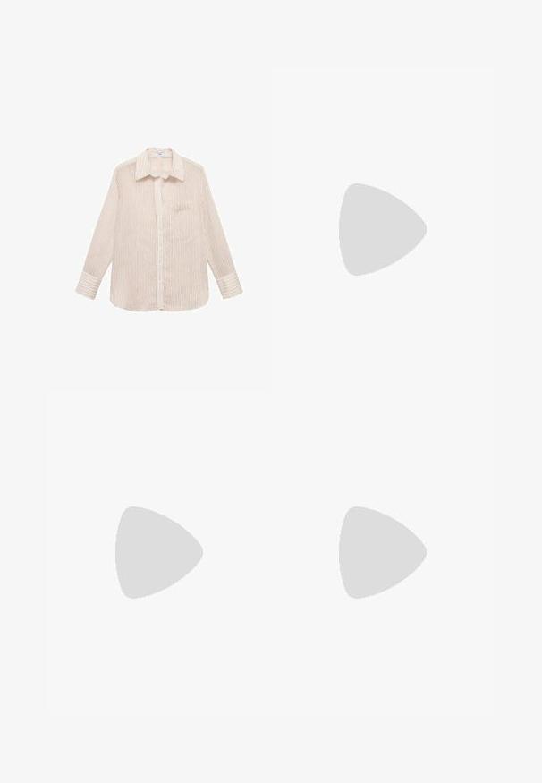 Camicia a maniche lunghe a righe in crema con sottili linee rosse, abbottonatura frontale, colletto a punta e taschino sul petto. Tessuto morbido.; Pantaloni ampi marroni con una texture liscia, caratterizzati da una vita alta e pieghe frontali. Il tessuto è leggero e scorre liberamente.; Sandal in camoscio marrone con tacco alto, punta aperta, cinturino alla caviglia regolabile e suola a piattaforma striata.; Borsa hobo di un morbido marrone con una sola tracolla larga e un'apertura a manico curvo, esposta su uno sfondo bianco.