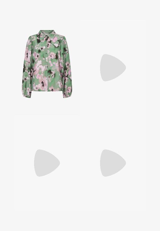 Grünes Hemd mit Blumenmuster in Pink und Schwarz, mit langen Ärmeln und klassischem Kragen. Weicher Stoff mit glatter Textur.; Weite Jeans mit tiefblauer Farbe, ausgestattet mit einem vorderen Nahtdetail, einem Knopfverschluss und einem klassischen Fünf-Taschen-Design.; Schwarze patentierte Sandalen mit Absatz, quadratischer Spitze, Knöchelriemen und silbernen Schnallen. Mit einem stabilen Blockabsatz für mehr Stabilität.; Schwarze Lederhandtasche mit geschwungener Form, abnehmbarem Tragegurt und goldenen Beschlägen. Die Tasche verfügt über einen Deckel mit einer Schnallen-Details.