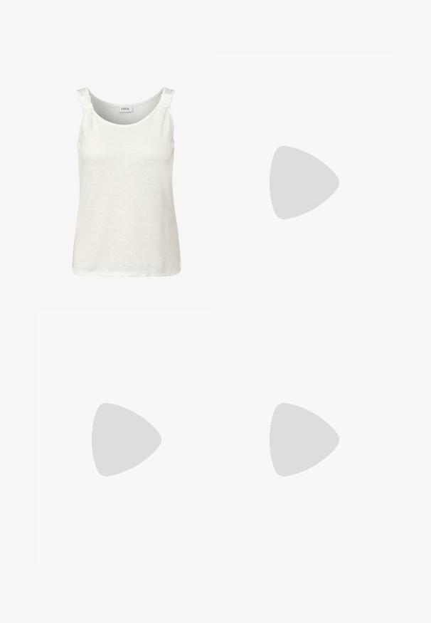 Débardeur blanc sans manches avec un col arrondi et un détail de nœud sur les bretelles. Fabriqué en tissu doux et léger.; Pantalon de survêtement gris avec une taille élastique, un détail de cordon de serrage et un petit logo Nike blanc sur la cuisse gauche. Tissu doux, coupe ample.; Baskets athlétiques argentées avec des accents blancs et dorés, dotées d'un dessus en maille, d'une semelle en caoutchouc et d'une finition réfléchissante. Chaussettes visibles au-dessus de la cheville.; Sac à main en cuir noir avec un design structuré, doté d'une poignée supérieure, d'une bandoulière ajustable et d'accents en métal.