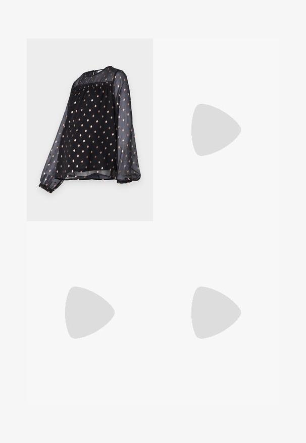 Blusa nera a maniche lunghe realizzata in tessuto trasparente, con scollatura rotonda e motivo a pois dorati su tutta la superficie. Vestibilità ampia con polsini arricciati.; ONLY MATERNITY OLMHALLE - Pantaloni - black; Sneaker bianco realizzato in materiale sintetico liscio, con punta arrotondata, design con lacci, suola piatta e delicati dettagli perforati.; Borsa a spalla in suede marrone con una texture morbida, caratterizzata da una singola tracolla e un'apertura superiore leggermente curvata. Nessun dettaglio hardware visibile.