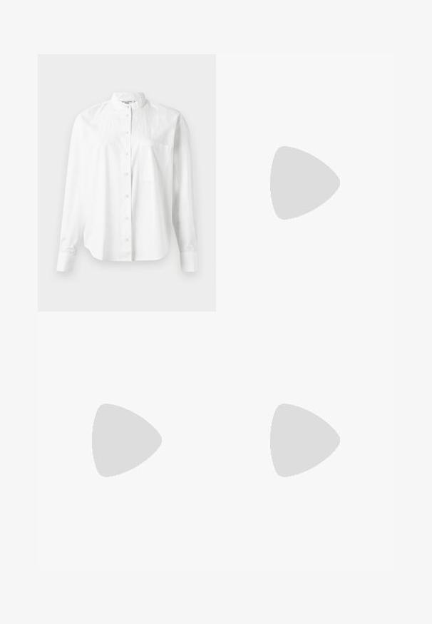 Bela srajca z dolgimi rokavi in band ovratnikom, z gumbi spredaj in žepom na prsih. Narejena iz lahke tkanine, gladke teksture.; Črne široke hlače s visokim pasom, gumbnimi detajli na pasu in sprednjimi gubami.; Črne usnjene gležnjarice s kvadratnim nosom, stranskim zadrgo in blok peto na enostavni svetli podlagi.; Črna usnjena torba čez ramo z gladko teksturo, pravokotno obliko in kovinskim verižnim detajlom spredaj. Vključena je nastavljiva naramnica.