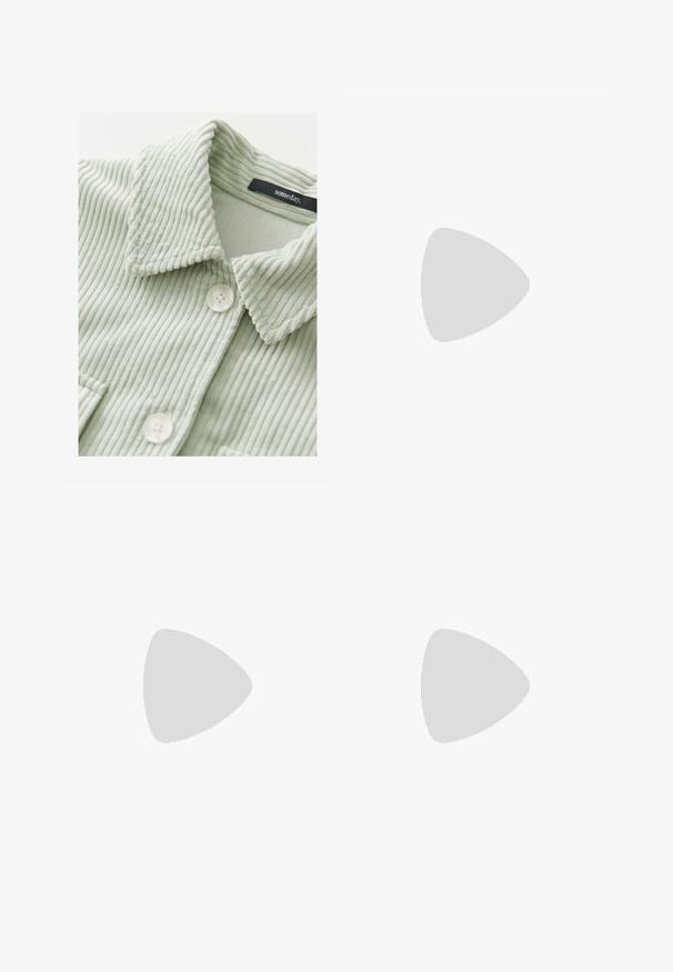 someday. ZOHANNA - Button-down blouse - pale jade; Brown wide-leg jeans made from denim, featuring a classic five-pocket design, button closure, and subtle stitching details.; Brown suede high-heeled sandal with a triangular toe strap, ankle ties, and a textured block heel for stability.; Mango Tote bag - dark brown